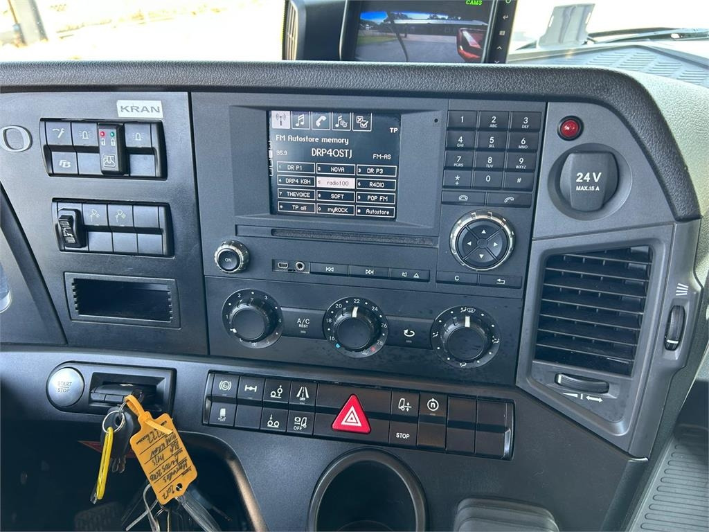 Skip loader truck Mercedes-Benz Antos 2546 - Hiab 192 E kran: picture 19