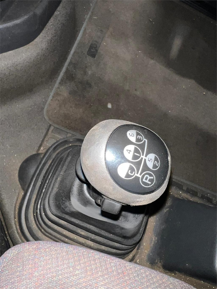 Volvo FH12-420 - Skip loader truck: picture 3 Volvo FH12-420 - Skip loader truck: picture 3