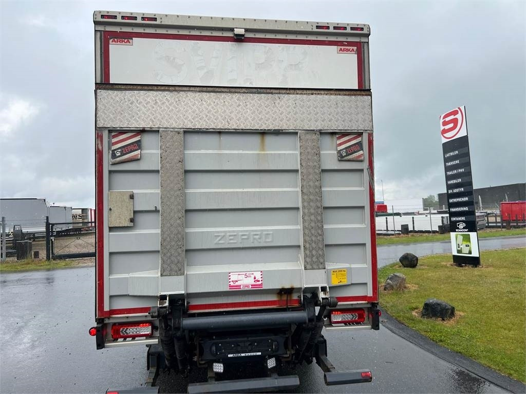 Volvo FM330 - Box truck: picture 4 Volvo FM330 - Box truck: picture 4