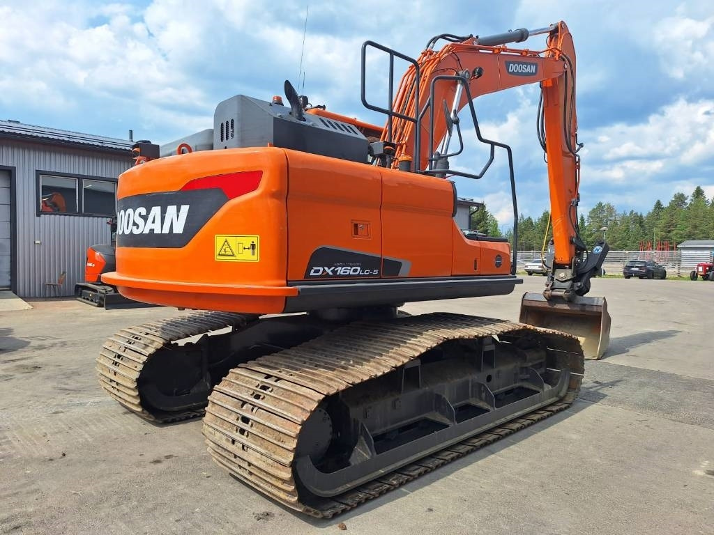 Doosan DX160LCH-5 METSÄMALLI KALLISTAJALLA - Crawler excavator: picture 4 Doosan DX160LCH-5 METSÄMALLI KALLISTAJALLA - Crawler excavator: picture 4