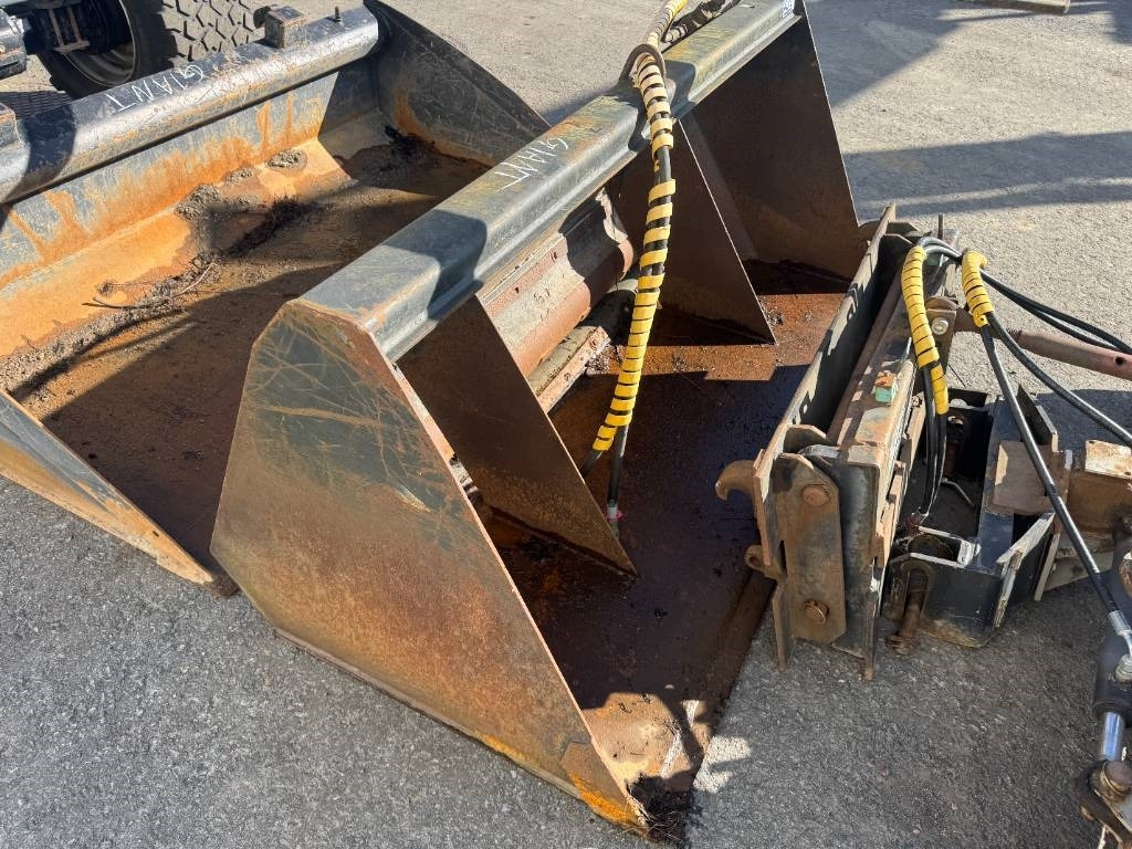 Compact loader GiANT V 6004 T: picture 11