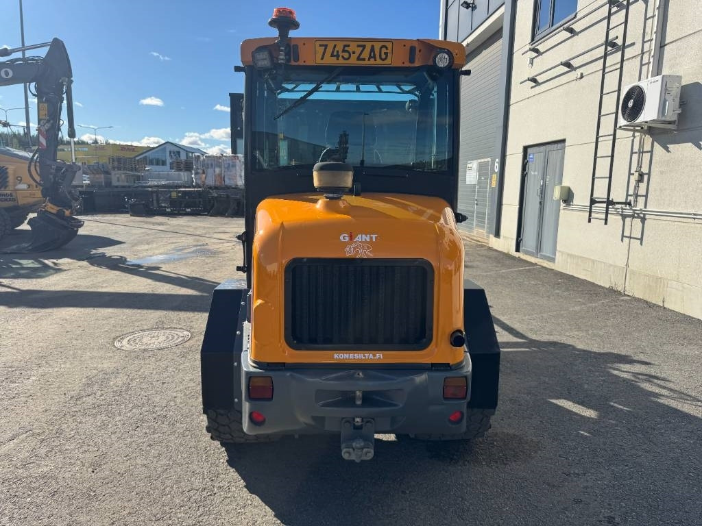 Compact loader GiANT V 6004 T: picture 6