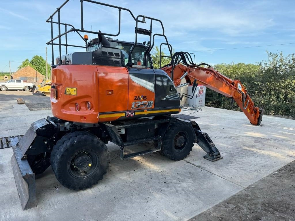 Hitachi ZX 135 W-7 - Wheel excavator: picture 3 Hitachi ZX 135 W-7 - Wheel excavator: picture 3