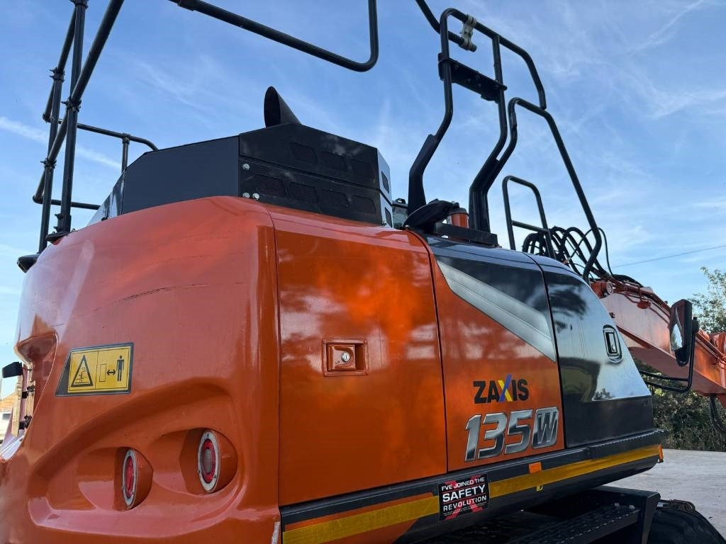 Hitachi ZX 135 W-7  leasing Hitachi ZX 135 W-7: picture 11