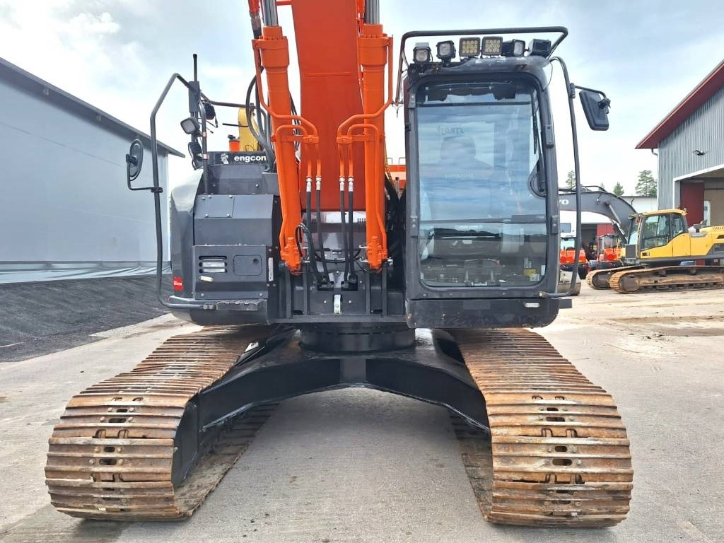 Crawler excavator Hitachi ZX225USLC-5 PYÖRITTÄJÄLLÄ: picture 7