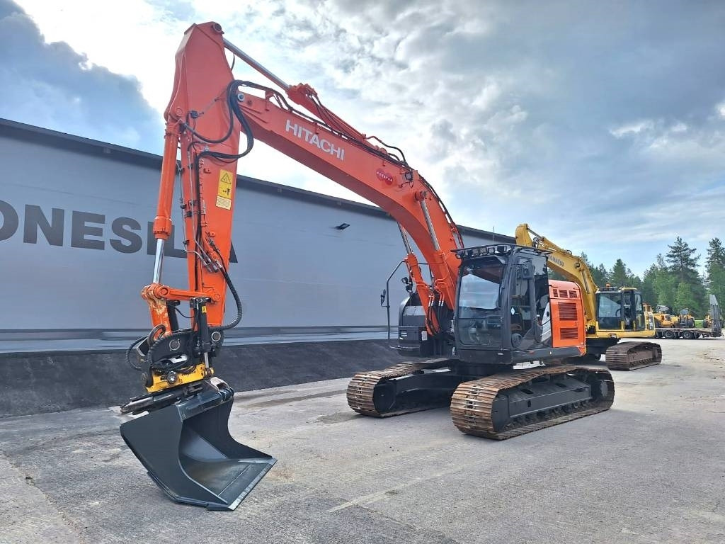 Crawler excavator Hitachi ZX225USLC-5 PYÖRITTÄJÄLLÄ: picture 8