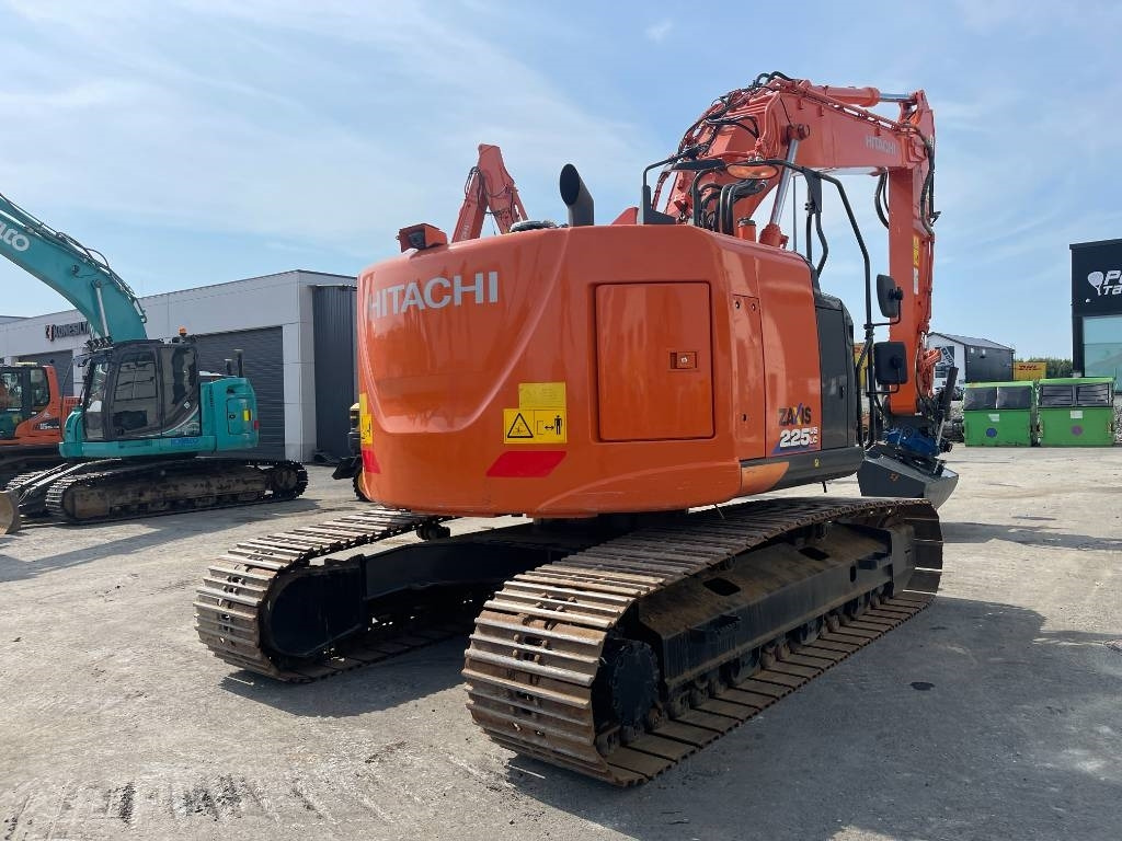 Hitachi ZX225USLC-6 PYÖRITTÄJÄLLÄ - Crawler excavator: picture 4 Hitachi ZX225USLC-6 PYÖRITTÄJÄLLÄ - Crawler excavator: picture 4