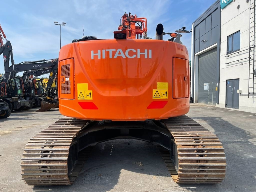 Hitachi ZX225USLC-6 PYÖRITTÄJÄLLÄ - Crawler excavator: picture 3 Hitachi ZX225USLC-6 PYÖRITTÄJÄLLÄ - Crawler excavator: picture 3