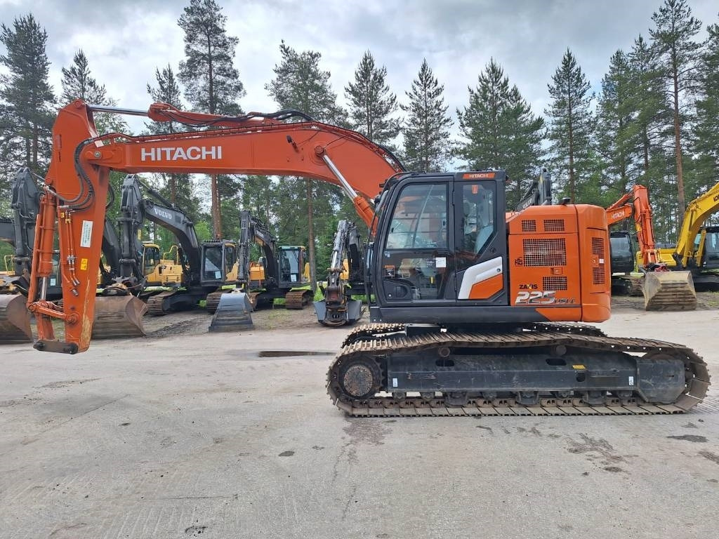 Hitachi ZX225USLC-7 - Crawler excavator: picture 1 Hitachi ZX225USLC-7 - Crawler excavator: picture 1
