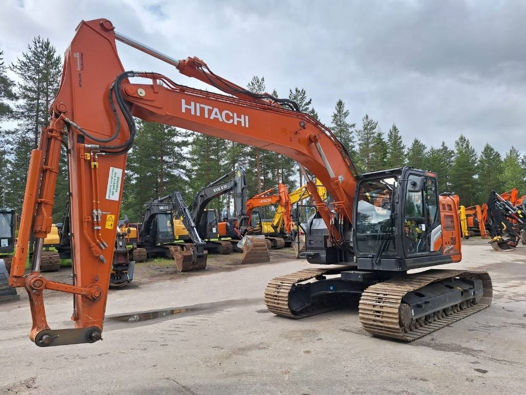 Hitachi ZX225USLC-7 - Crawler excavator: picture 3 Hitachi ZX225USLC-7 - Crawler excavator: picture 3