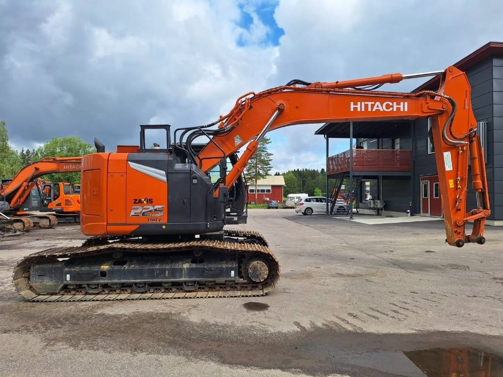 Hitachi ZX225USLC-7 - Crawler excavator: picture 2 Hitachi ZX225USLC-7 - Crawler excavator: picture 2