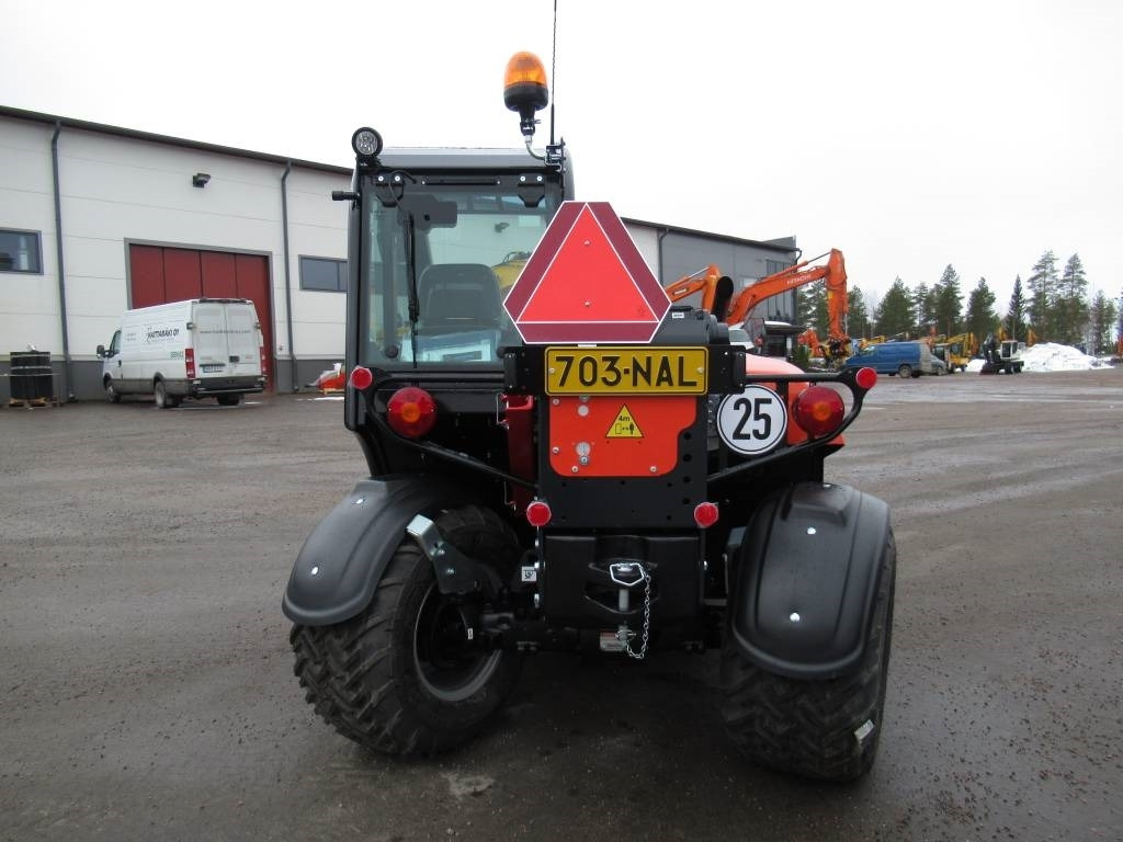 Kubota KTH4815-2 KUROTTAJA UUTUUS! - Telescopic handler: picture 4 Kubota KTH4815-2 KUROTTAJA UUTUUS! - Telescopic handler: picture 4