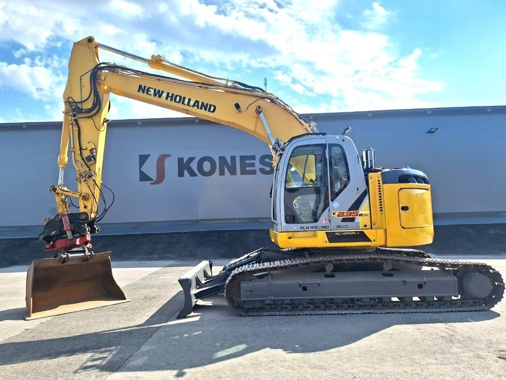 New Holland E235BSRLC PYÖRITTÄJÄLLÄ - Crawler excavator: picture 1 New Holland E235BSRLC PYÖRITTÄJÄLLÄ - Crawler excavator: picture 1