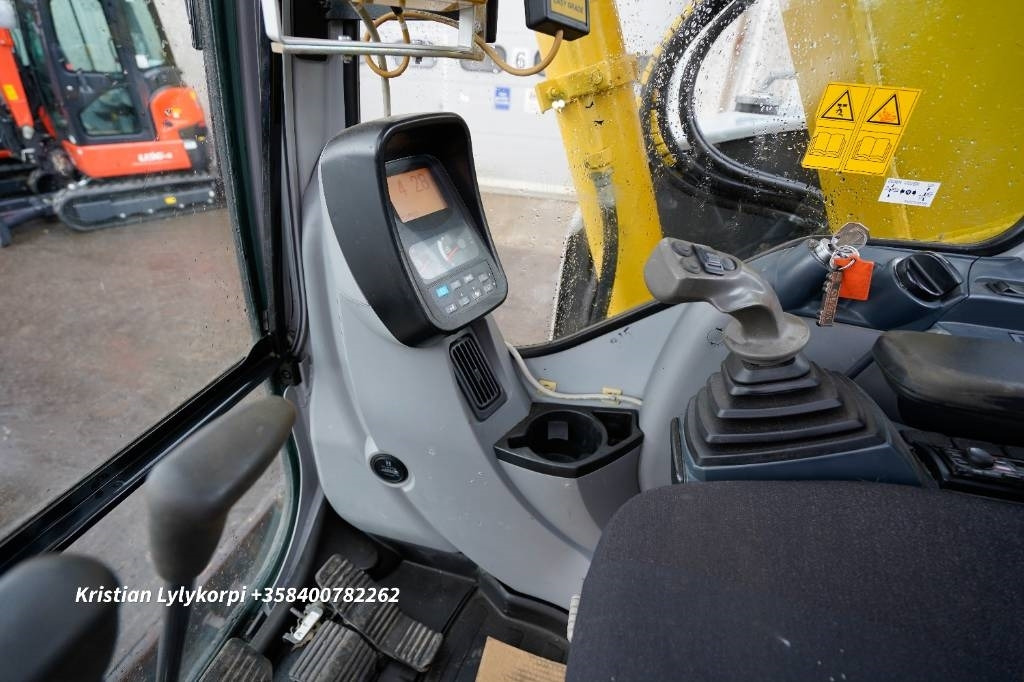 Mini excavator New Holland E70BSR ENGCON PIHDEILLÄ: picture 20