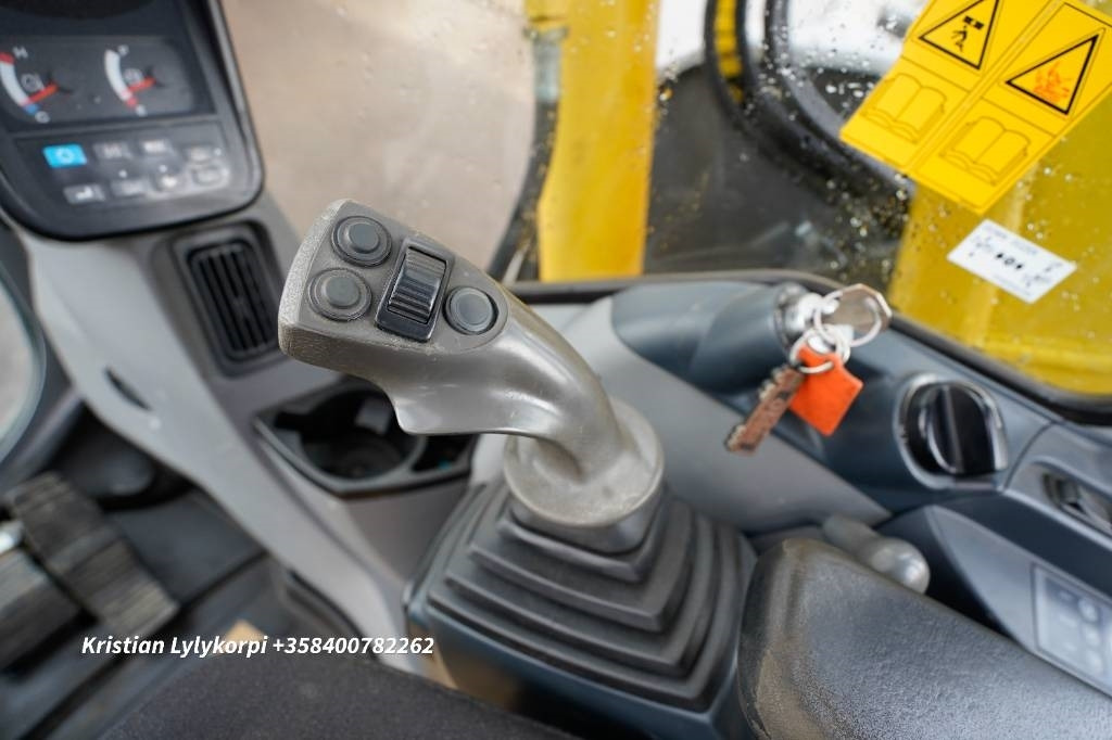 Mini excavator New Holland E70BSR ENGCON PIHDEILLÄ: picture 21