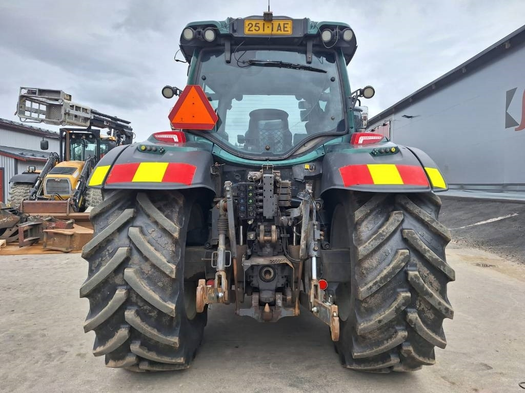 Valtra N174 VERSU ETUKUORMAAJALLA - Farm tractor: picture 3 Valtra N174 VERSU ETUKUORMAAJALLA - Farm tractor: picture 3