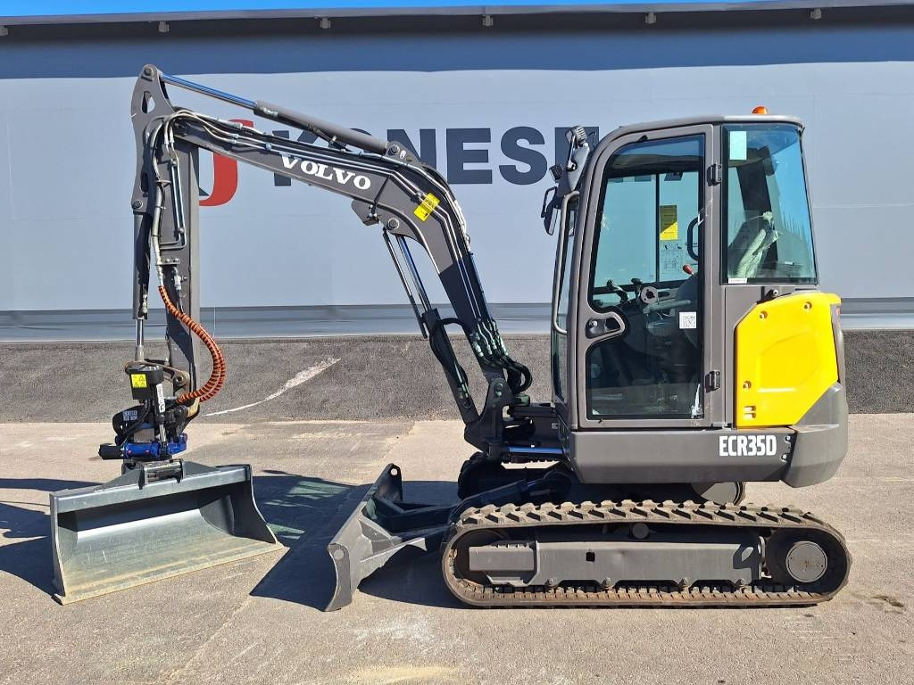 Volvo EC35D PYÖRITTÄJÄLLÄ - Mini excavator: picture 1 Volvo EC35D PYÖRITTÄJÄLLÄ - Mini excavator: picture 1