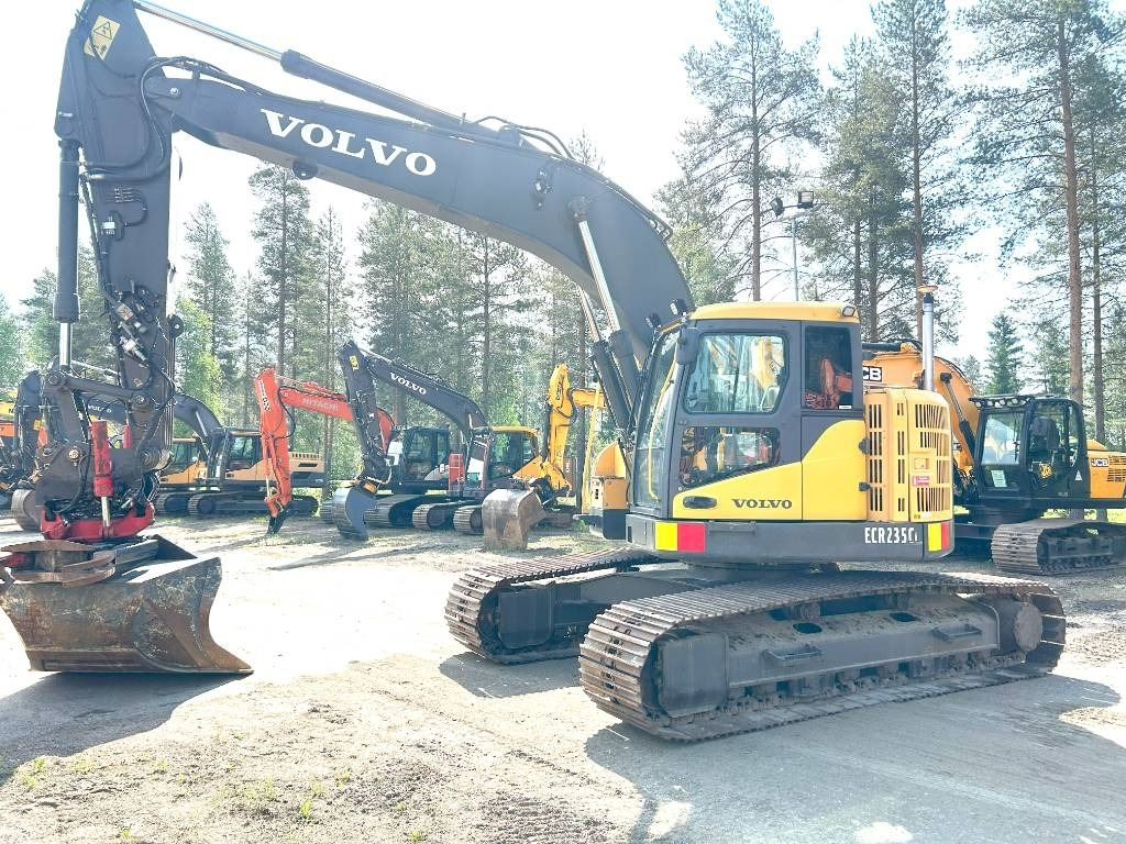 Volvo ECR235CL PYÖRITTÄJÄ, 3D-LAITTEET - Crawler excavator: picture 1 Volvo ECR235CL PYÖRITTÄJÄ, 3D-LAITTEET - Crawler excavator: picture 1