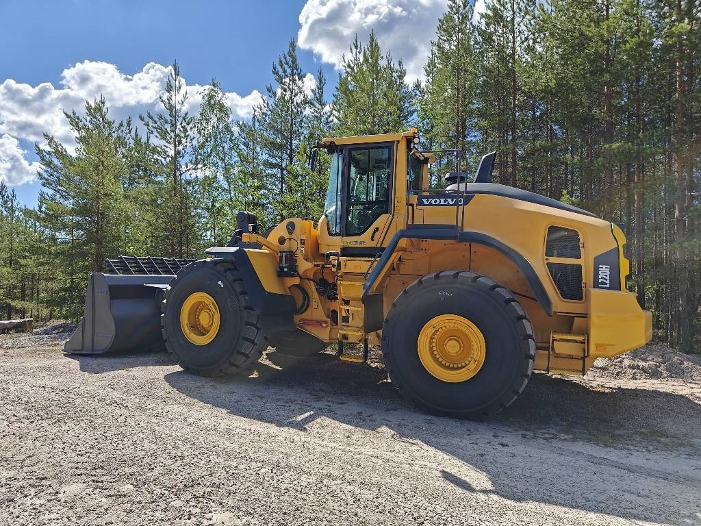 Volvo L220H - Wheel loader: picture 2 Volvo L220H - Wheel loader: picture 2