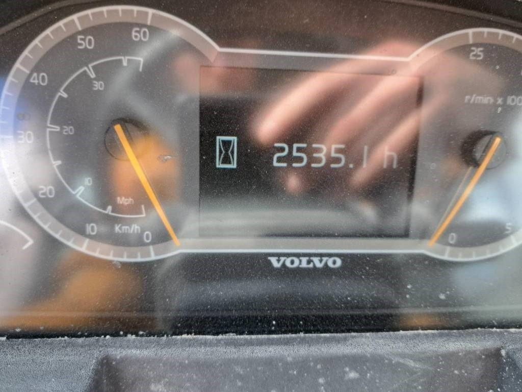 Volvo L60H - Wheel loader: picture 3 Volvo L60H - Wheel loader: picture 3