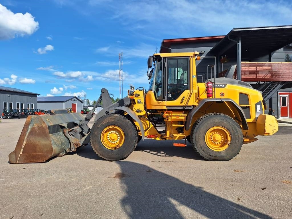 Volvo L90H RASVARI, VAAKA YM. - Wheel loader: picture 1 Volvo L90H RASVARI, VAAKA YM. - Wheel loader: picture 1