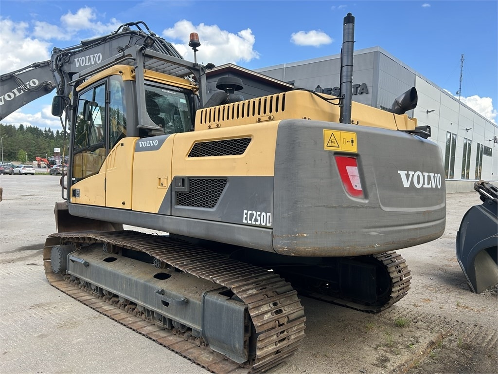 Volvo MYYTY! SOLD! EC250DNL PYÖRITTÄJÄLLÄ - Crawler excavator: picture 3 Volvo MYYTY! SOLD! EC250DNL PYÖRITTÄJÄLLÄ - Crawler excavator: picture 3