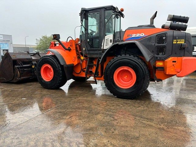 Hitachi ZW220-6. Hochkippschaufel. Wage. - Wheel loader: picture 2 Hitachi ZW220-6. Hochkippschaufel. Wage. - Wheel loader: picture 2