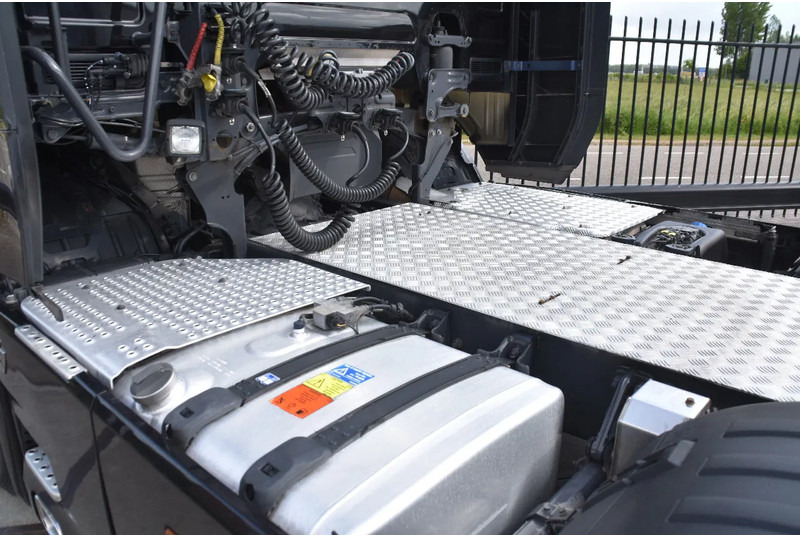 Tractor unit Scania R520 V8 NGS 6x2/4 - 701 TKM - NAVI - LEATHER SEATS - ALCOA'S - LED LIGHTS - TOP CONDITION -: picture 8