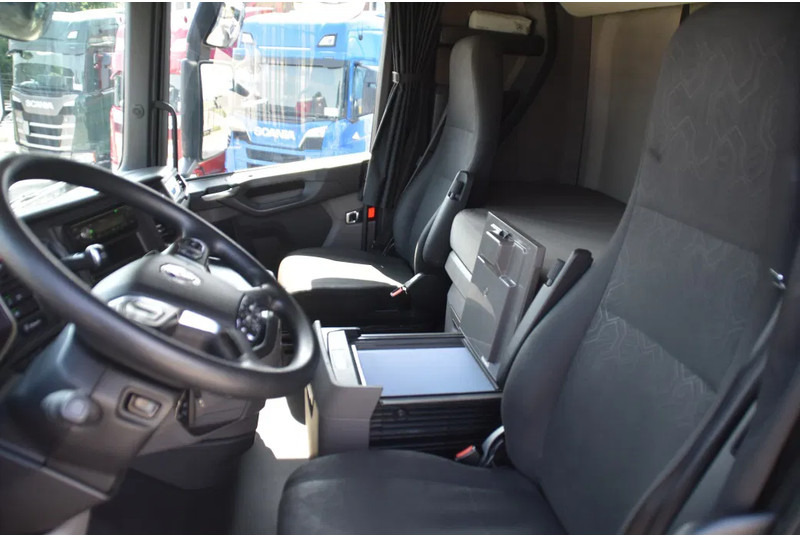 Scania S450 NGS 4x2NB - FULL AIR - 757 TKM - RETARDER - PARK. AIRCO - 2 x FUEL TANKS - TOP CONDITION - - Tractor unit: picture 5 Scania S450 NGS 4x2NB - FULL AIR - 757 TKM - RETARDER - PARK. AIRCO - 2 x FUEL TANKS - TOP CONDITION - - Tractor unit: picture 5