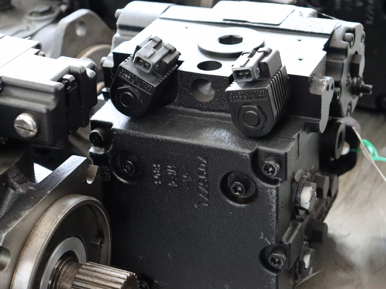 DANFOSS 42R28CF8NN53UDXAP1Z3434N61 - Hydraulic pump for Material handling equipment: picture 3 DANFOSS 42R28CF8NN53UDXAP1Z3434N61 - Hydraulic pump for Material handling equipment: picture 3