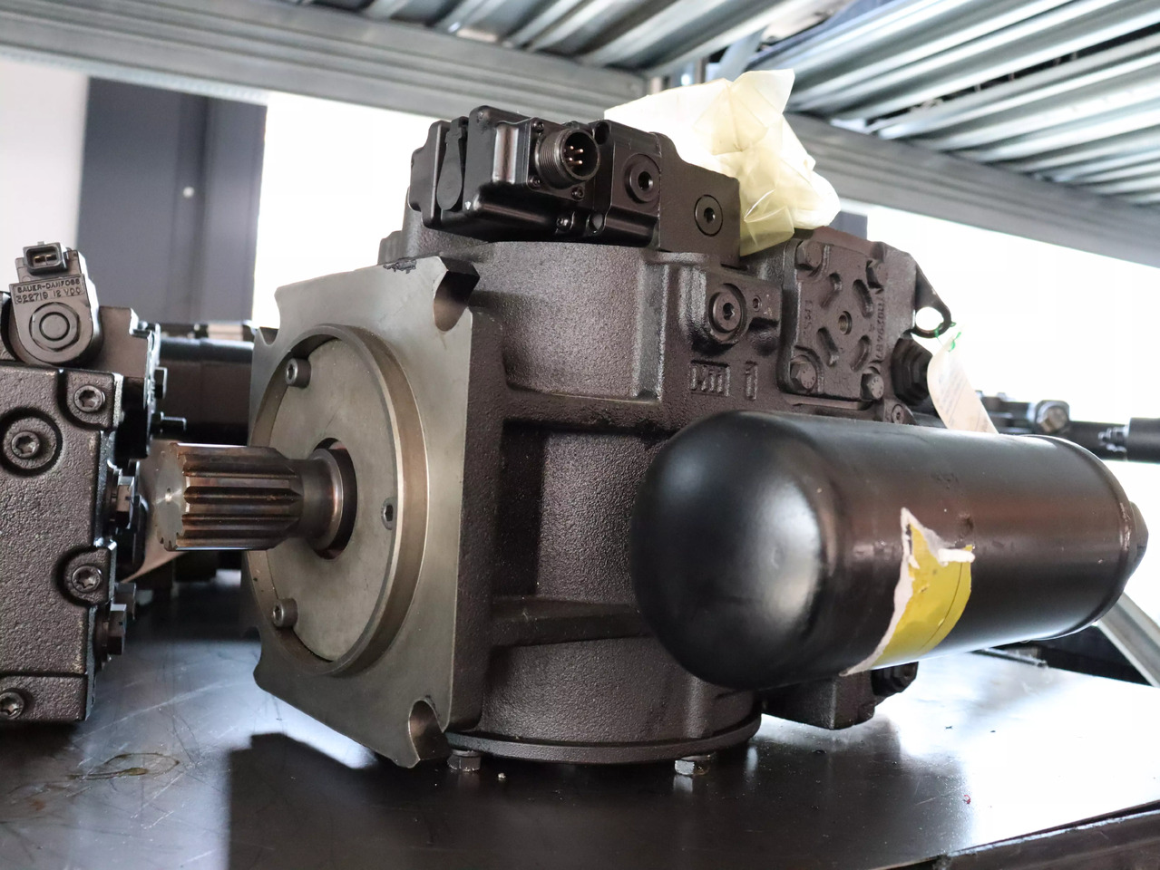 DANFOSS / SAUER 90L130KPVBJ8ELRF4F03GBA424236 - Hydraulic pump for Construction machinery: picture 1 DANFOSS / SAUER 90L130KPVBJ8ELRF4F03GBA424236 - Hydraulic pump for Construction machinery: picture 1