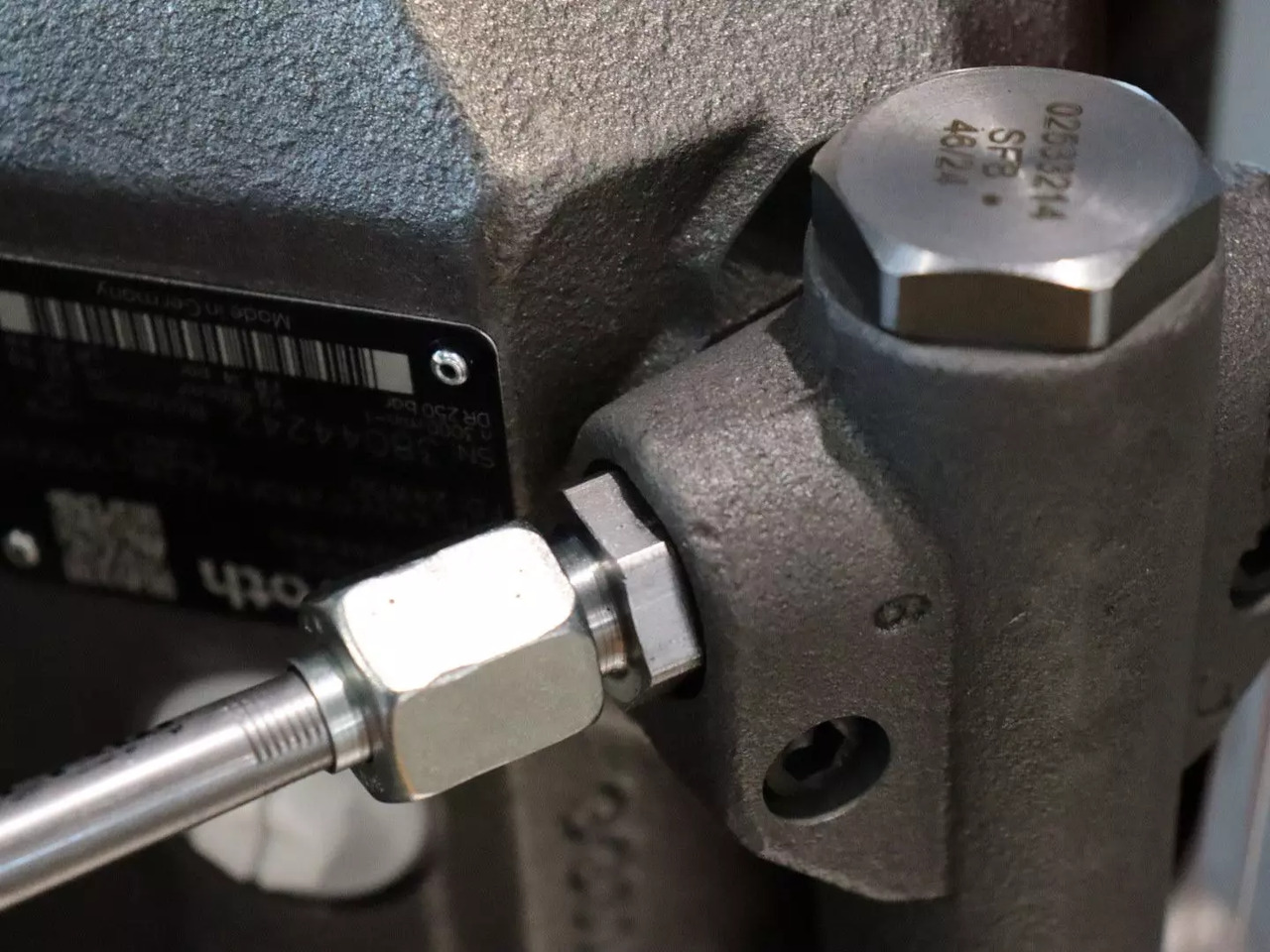 REXROTH A10VO28DFLR/31R-VSC62K01 - Hydraulic motor for Construction machinery: picture 3 REXROTH A10VO28DFLR/31R-VSC62K01 - Hydraulic motor for Construction machinery: picture 3