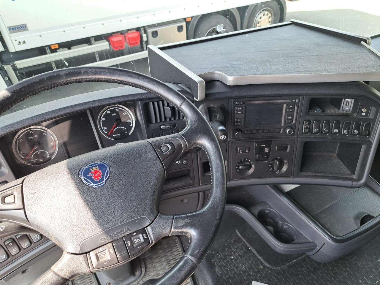 SCANIA SCANIA PORT FOURG HAYON 4 tonnes - Cab chassis truck: picture 2 SCANIA SCANIA PORT FOURG HAYON 4 tonnes - Cab chassis truck: picture 2