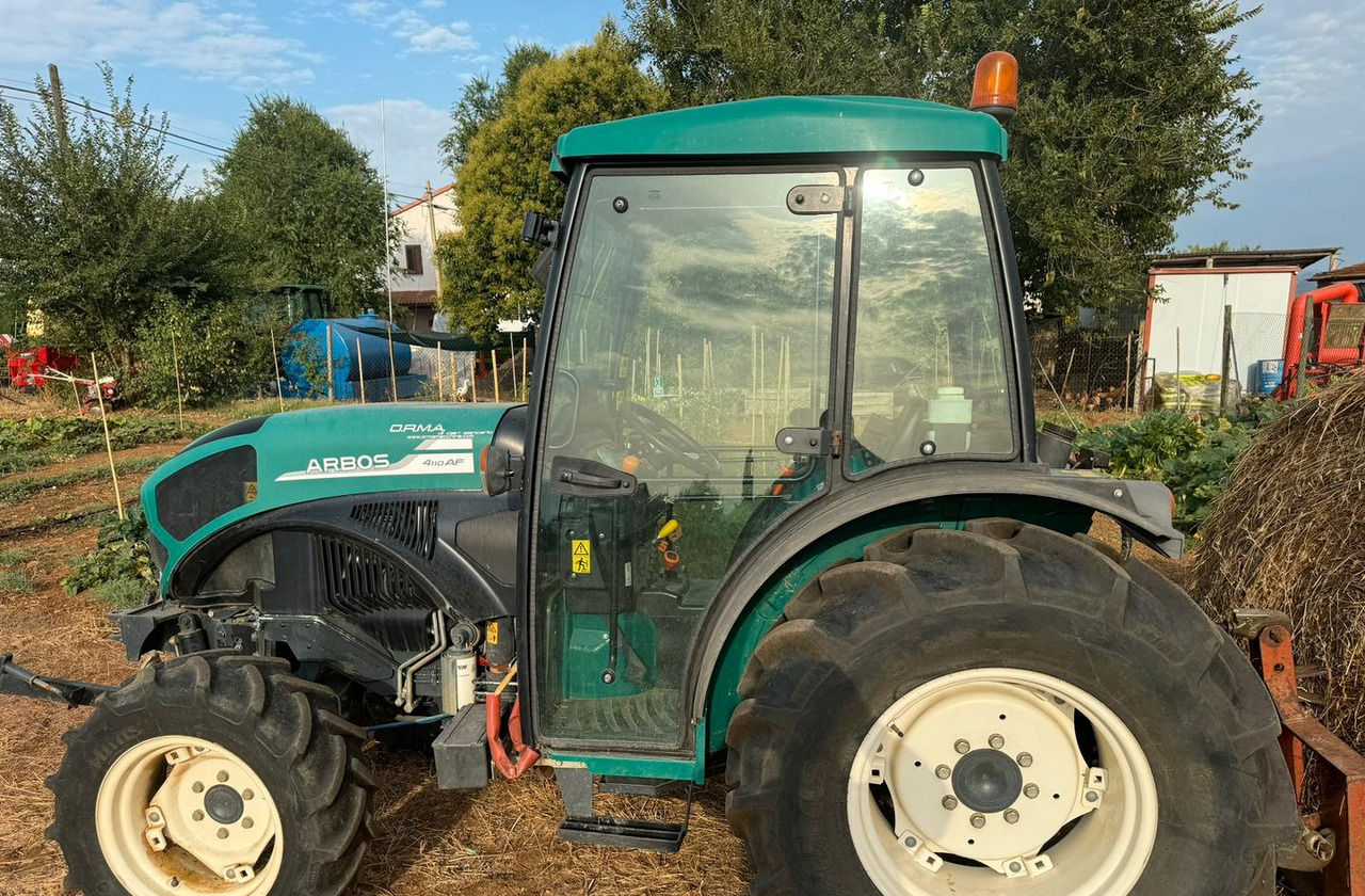 Trattore - Farm tractor: picture 2 Trattore - Farm tractor: picture 2