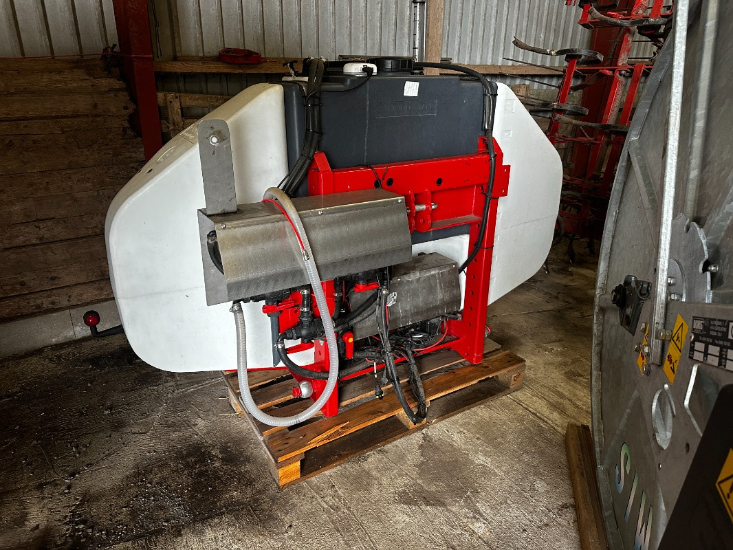 Tecno Engeneering Tecnospra Front tank 600 - Potato harvester: picture 1 Tecno Engeneering Tecnospra Front tank 600 - Potato harvester: picture 1