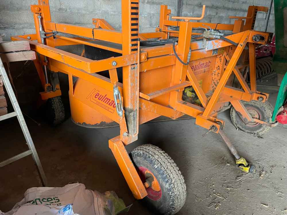Keulmac ONION TOPPER - Grape harvesting machine: picture 1 Keulmac ONION TOPPER - Grape harvesting machine: picture 1