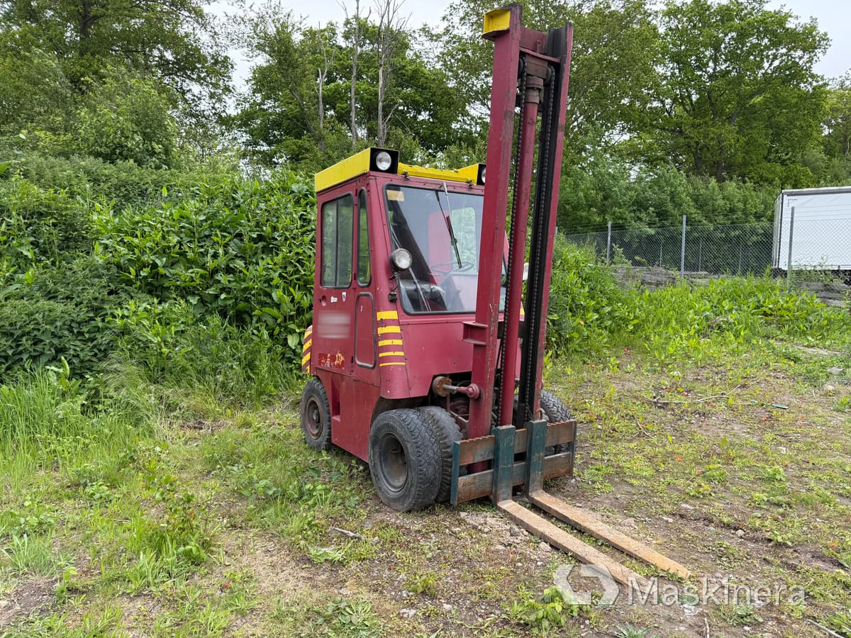 Gaffeltruck Stockamöllan 2050 (Reparationsobjekt) - Diesel forklift: picture 3 Gaffeltruck Stockamöllan 2050 (Reparationsobjekt) - Diesel forklift: picture 3