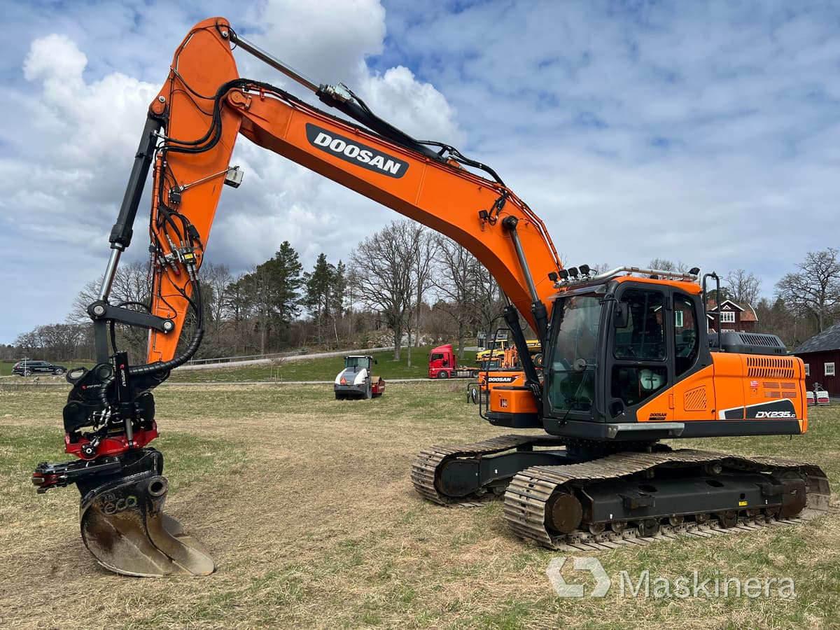 Grävmaskin Doosan DX235NLC-5 med grävsystem - Crawler excavator: picture 1 Grävmaskin Doosan DX235NLC-5 med grävsystem - Crawler excavator: picture 1