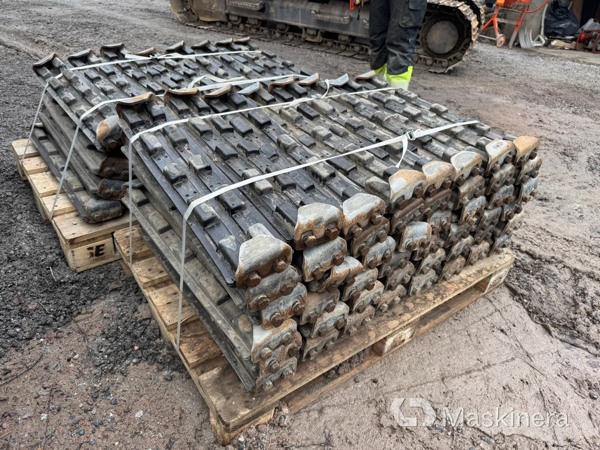 Track for Construction machinery Gummipads till Stållarver till grävmaskin 700 mm: picture 1