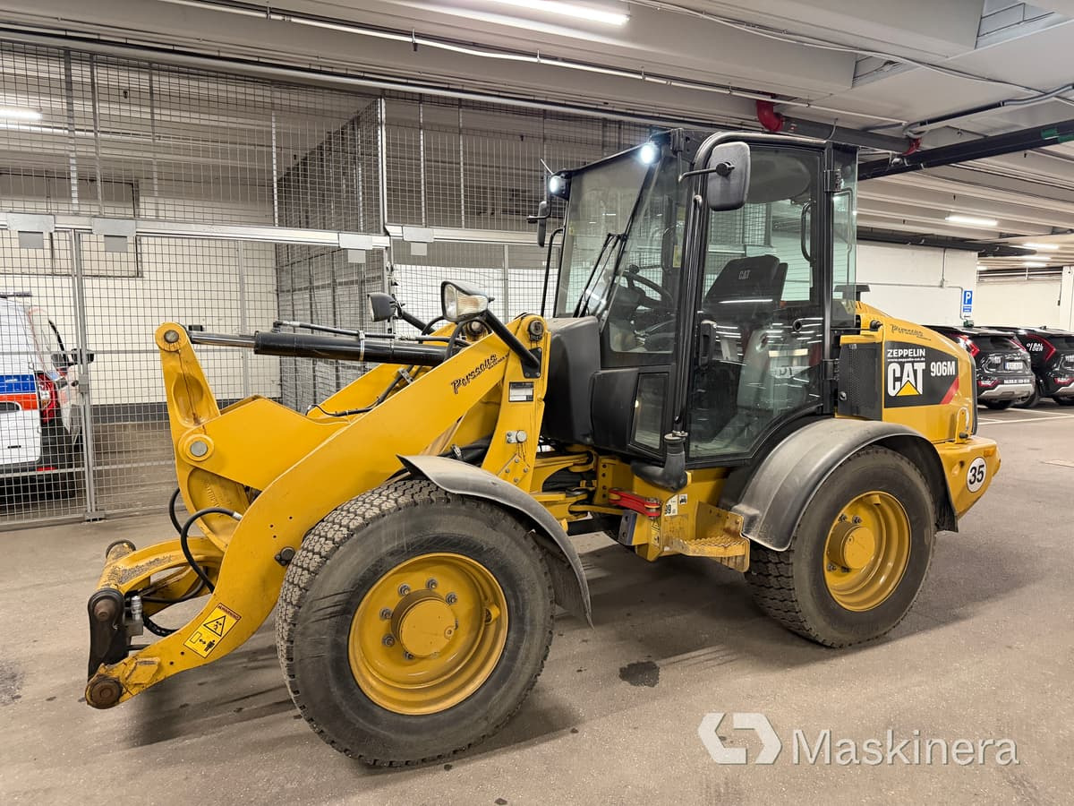 Hjullastare CAT 906M med tillbehör - Wheel loader: picture 1 Hjullastare CAT 906M med tillbehör - Wheel loader: picture 1