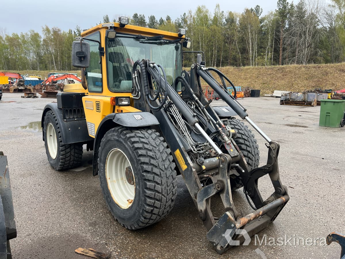 Redskapsbärare Lundberg 6240 med redskap och kombispridare - Wheel loader: picture 3 Redskapsbärare Lundberg 6240 med redskap och kombispridare - Wheel loader: picture 3