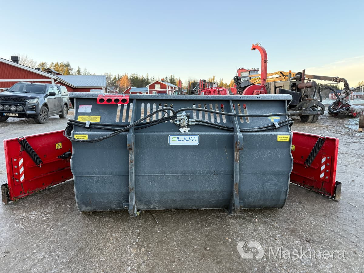 Siljum 4.2 Kubik Multiskopa Siljum 4.2 D-edition - Loader bucket: picture 5 Siljum 4.2 Kubik Multiskopa Siljum 4.2 D-edition - Loader bucket: picture 5
