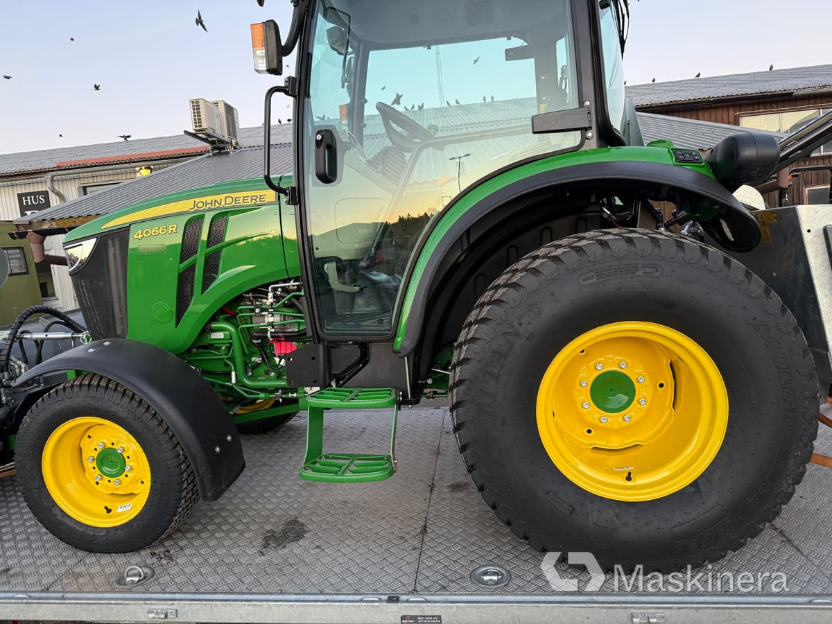 Titan Multi Trac 44x18.00- 20 & 27x10.5-15 Traktorhjul Titan Multi Trac 44x18.00-20 & 27x10.5-15 - Farm tractor: picture 1 Titan Multi Trac 44x18.00- 20 & 27x10.5-15 Traktorhjul Titan Multi Trac 44x18.00-20 & 27x10.5-15 - Farm tractor: picture 1