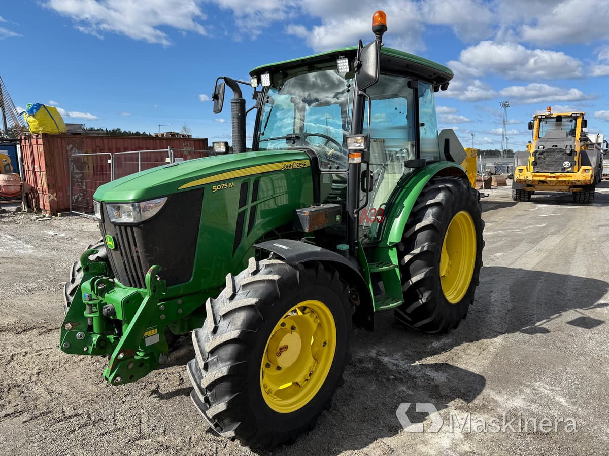 Traktor John Deere 5075M med snöutrustning - Farm tractor: picture 1 Traktor John Deere 5075M med snöutrustning - Farm tractor: picture 1