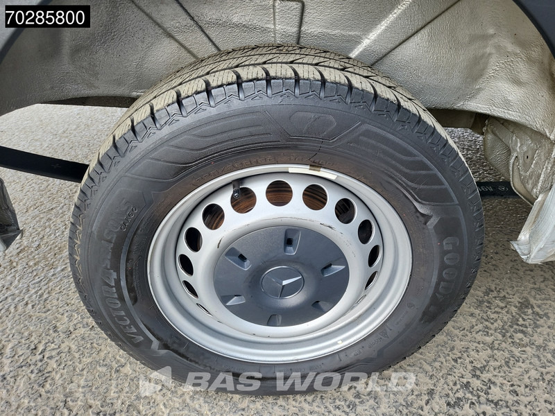 Small van Mercedes-Benz Sprinter 214 CDI Automaat L2H2 Airco Cruise Camera Parkeersensoren MBUX Euro6 L2 12m3 Airco Cruise control: picture 12