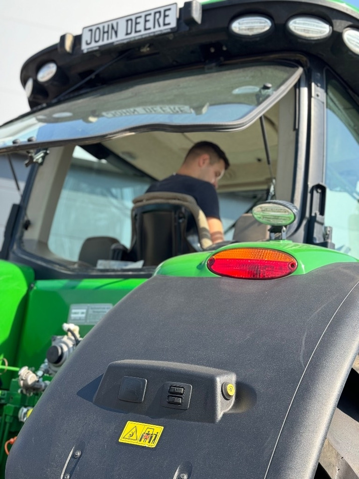 Farm tractor John Deere 8400 R: picture 9