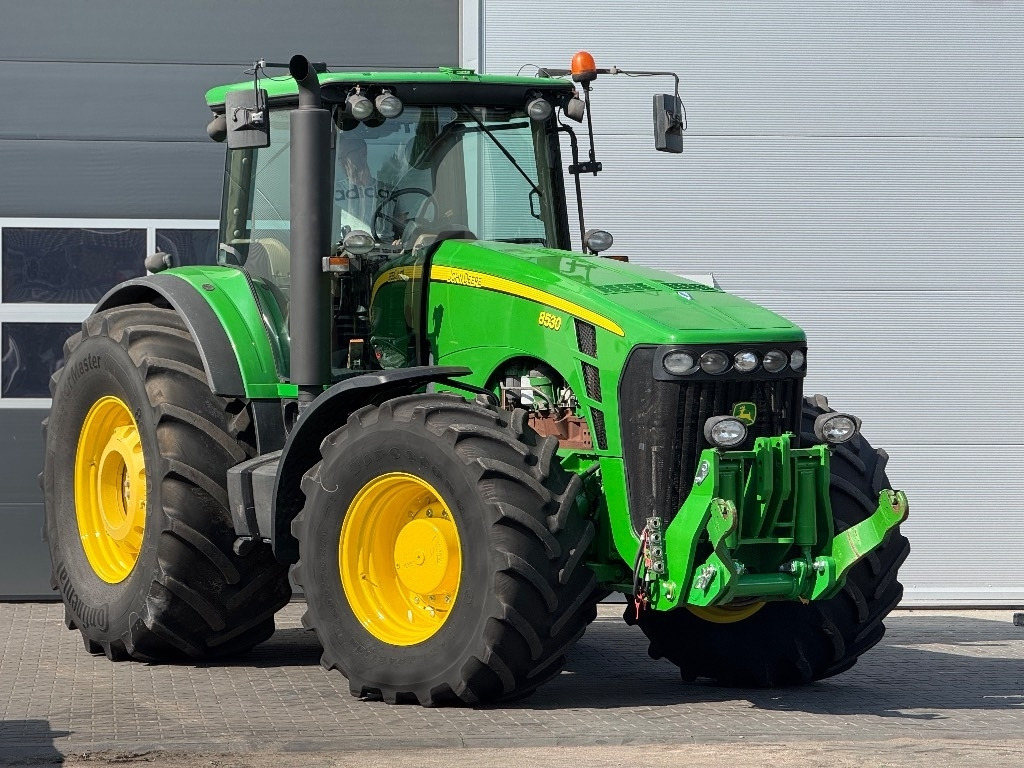John Deere 8530 AutoPower - Farm tractor: picture 1 John Deere 8530 AutoPower - Farm tractor: picture 1