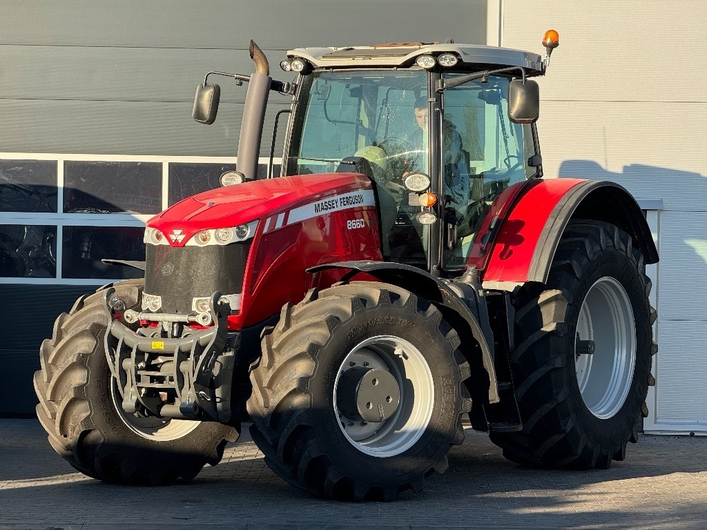 Massey Ferguson 8660 - Farm tractor: picture 1 Massey Ferguson 8660 - Farm tractor: picture 1