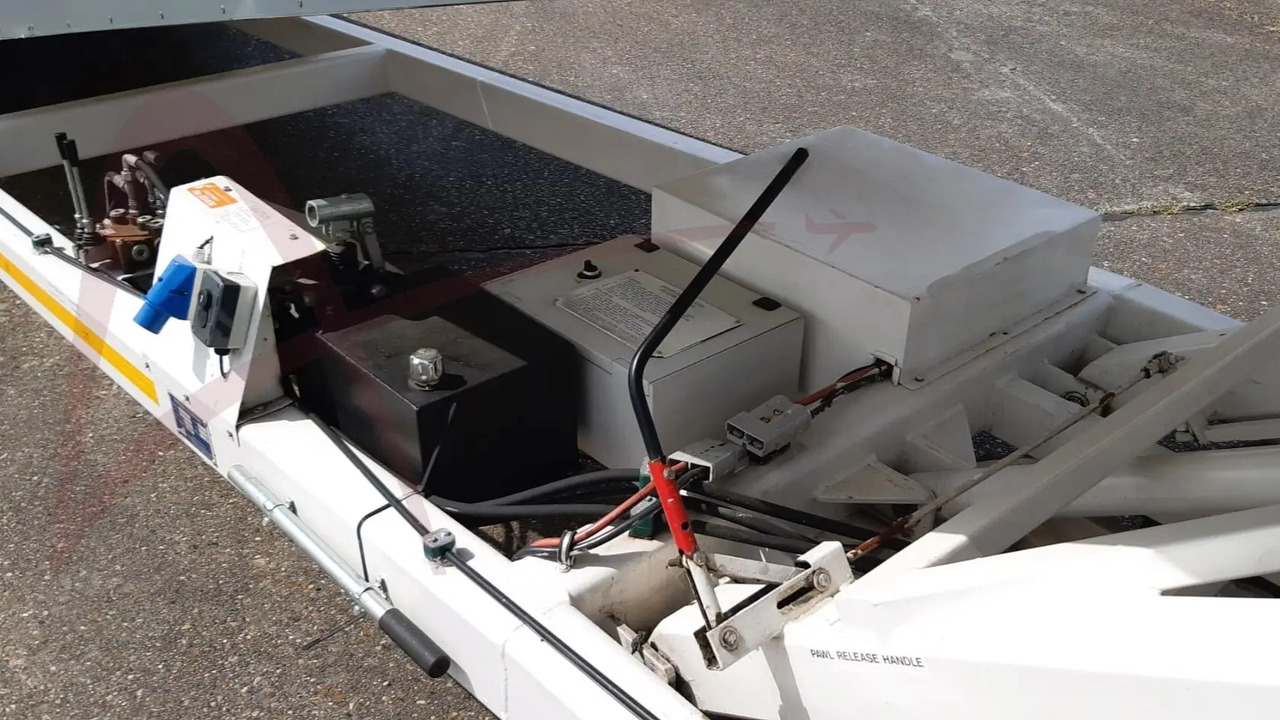 AMSS SKYWAY 96-232 - Passenger stairs: picture 5 AMSS SKYWAY 96-232 - Passenger stairs: picture 5