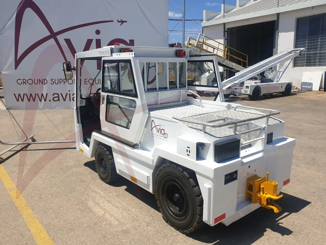 CHARLATTE T135 AC - Baggage tractor: picture 2 CHARLATTE T135 AC - Baggage tractor: picture 2
